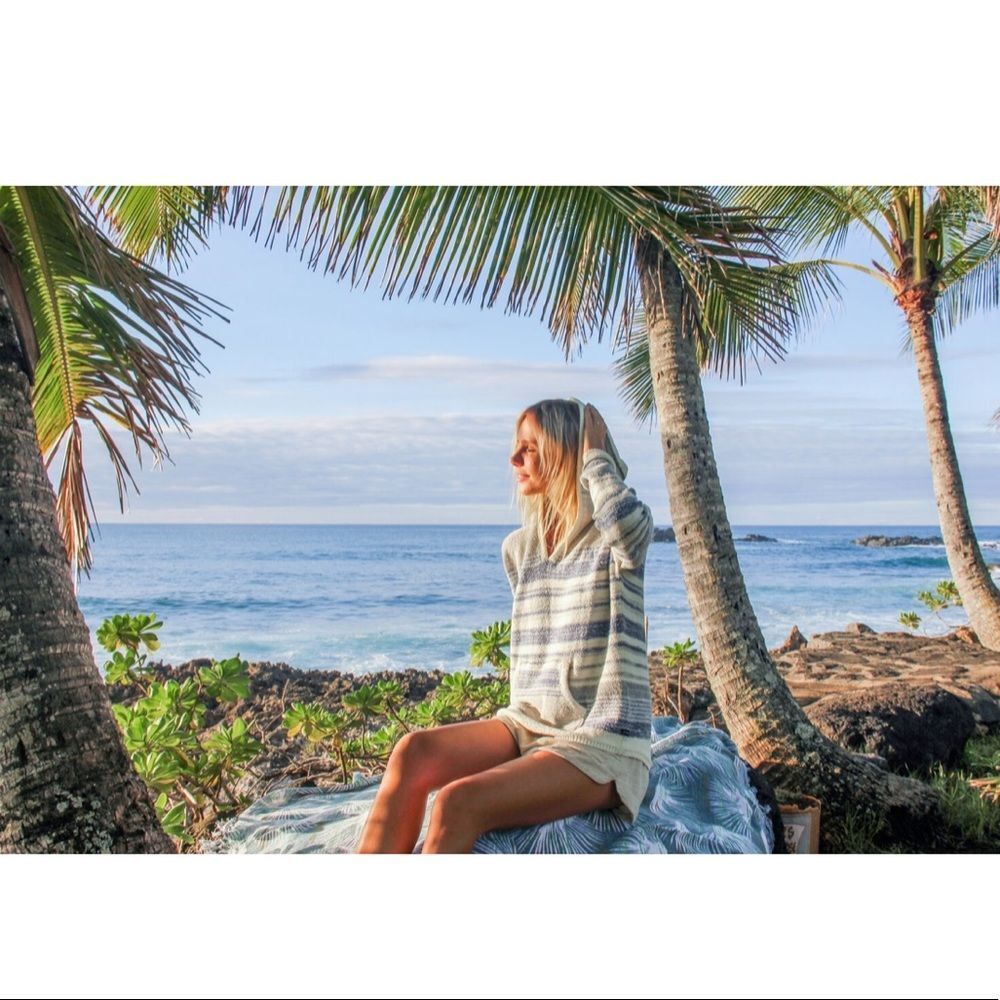 Lira Baja Pina Hooded Sweatshirt. - Picture 4 of 8